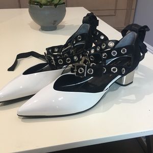 Self Portrait x Robert Clergerie black and white strappy heals ❤️‍🔥 Size 9